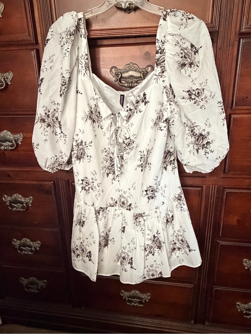 Divided White Floral Lace-Up Puff-Sleeve Peplum Top